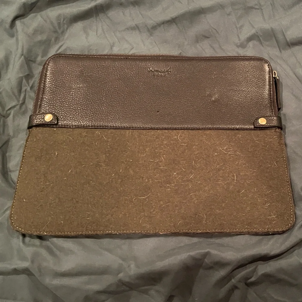 Honest Wolf Travel Bag Sleeve